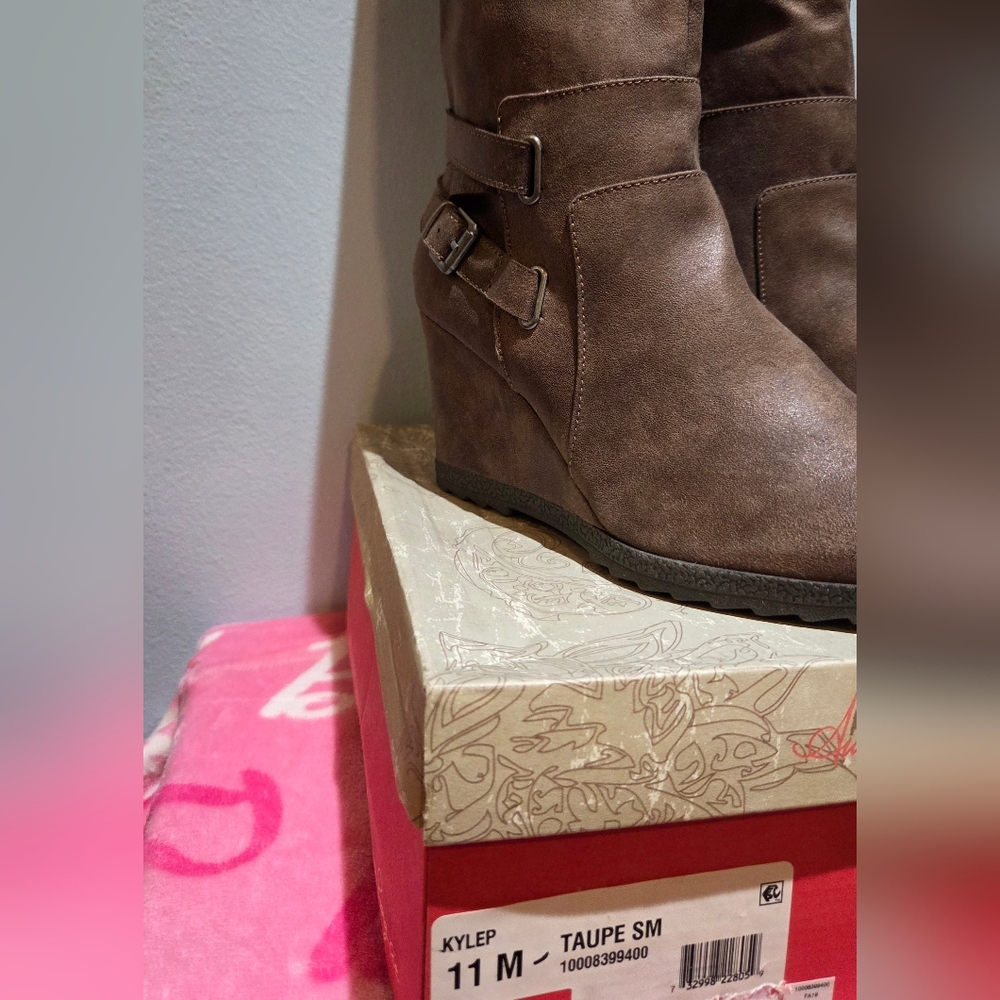 American Rag Women's Kyle Round Toe Wedge Taupe Boots, Size 11M - Picture 3 of 12